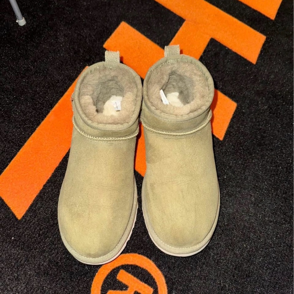UGG mini Boots